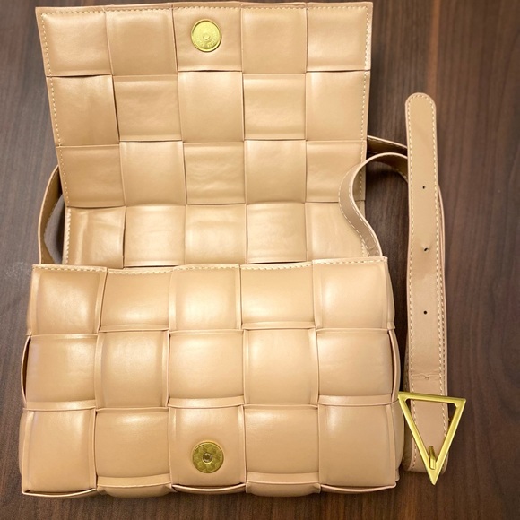 BOTTEGA VENETA PADDED CASSETTE STYLE PURSE does not bear any logos of designer - Picture 2 of 7